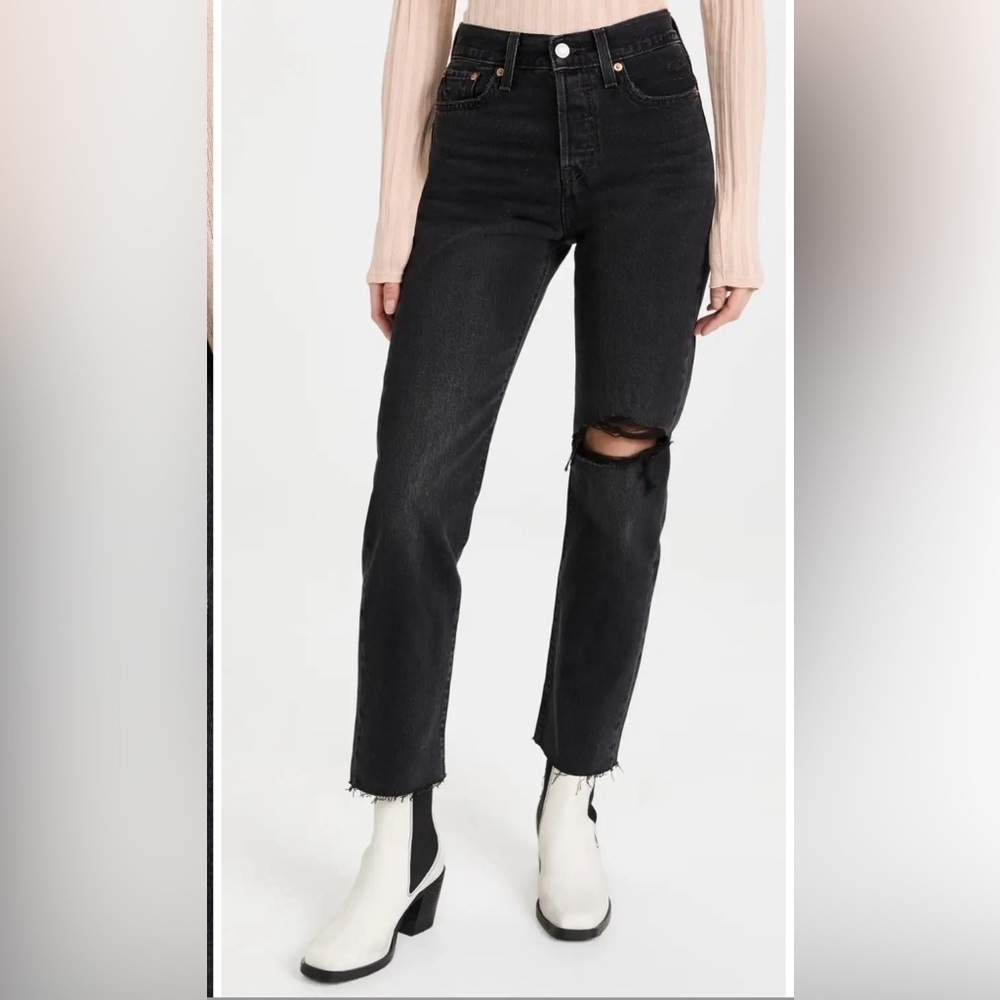 🎀 LEVIS ARITZIA wedgie 26 black straight  with holes